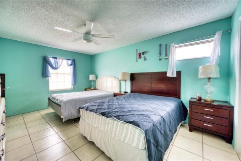 House in Sarasota, Florida 4 bedrooms, 143.81 sq.m. № 1566978 - photo 16