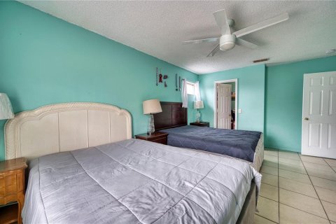House in Sarasota, Florida 4 bedrooms, 143.81 sq.m. № 1566978 - photo 15