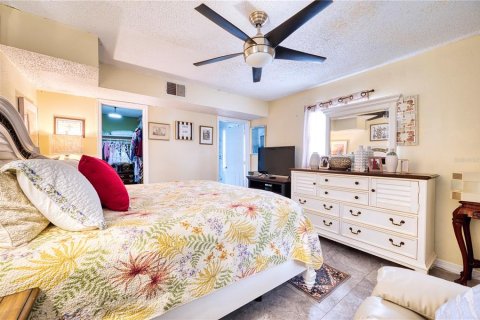 House in Sarasota, Florida 4 bedrooms, 143.81 sq.m. № 1566978 - photo 10