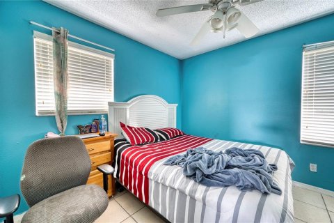 House in Sarasota, Florida 4 bedrooms, 143.81 sq.m. № 1566978 - photo 17