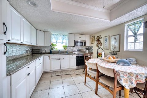 House in Sarasota, Florida 4 bedrooms, 143.81 sq.m. № 1566978 - photo 7