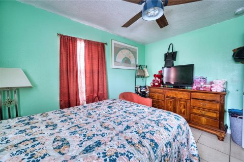 House in Sarasota, Florida 4 bedrooms, 143.81 sq.m. № 1566978 - photo 13
