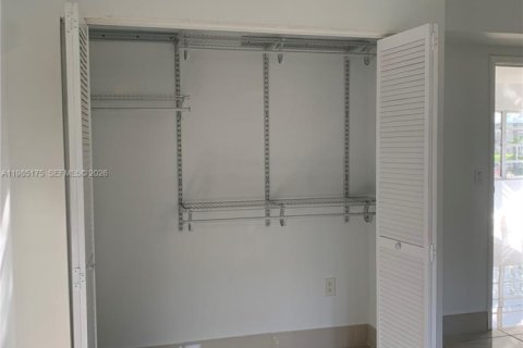 Снять в аренду квартиру в Корал-Гейблс, Флорида 2 спальни, 80.82м2, № 2050892 - фото 6