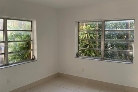 Снять в аренду квартиру в Корал-Гейблс, Флорида 2 спальни, 80.82м2, № 2050892 - фото 9