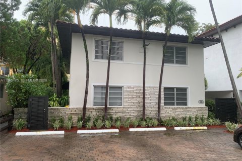 Снять в аренду квартиру в Корал-Гейблс, Флорида 2 спальни, 80.82м2, № 2050892 - фото 11