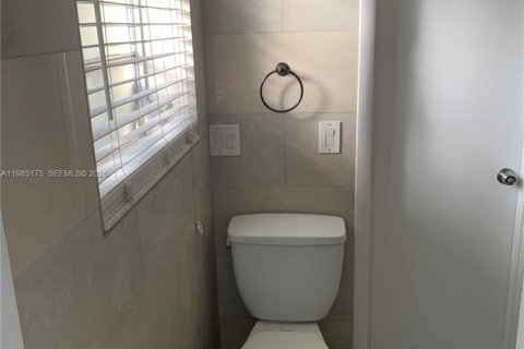 Снять в аренду квартиру в Корал-Гейблс, Флорида 2 спальни, 80.82м2, № 2050892 - фото 8