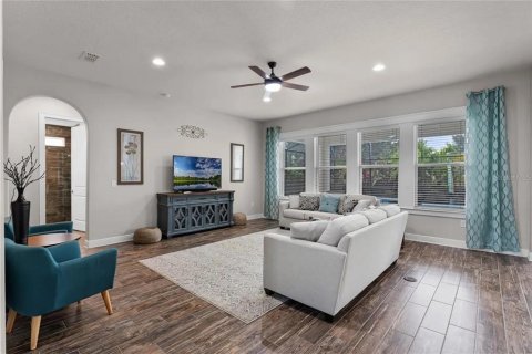 House in Winter Garden, Florida 5 bedrooms, 392.51 sq.m. № 2095250 - photo 10