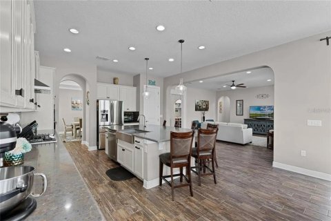 House in Winter Garden, Florida 5 bedrooms, 392.51 sq.m. № 2095250 - photo 17