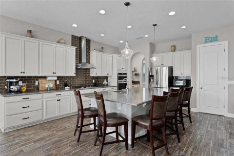 House in Winter Garden, Florida 5 bedrooms, 392.51 sq.m. № 2095250 - photo 19