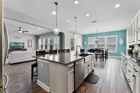House in Winter Garden, Florida 5 bedrooms, 392.51 sq.m. № 2095250 - photo 16