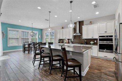House in Winter Garden, Florida 5 bedrooms, 392.51 sq.m. № 2095250 - photo 15