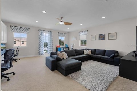 House in Winter Garden, Florida 5 bedrooms, 392.51 sq.m. № 2095250 - photo 22