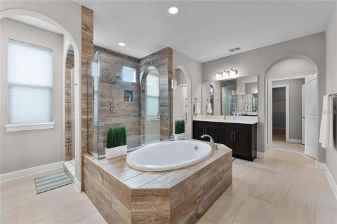 House in Winter Garden, Florida 5 bedrooms, 392.51 sq.m. № 2095250 - photo 30