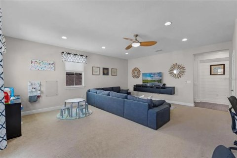 House in Winter Garden, Florida 5 bedrooms, 392.51 sq.m. № 2095250 - photo 23