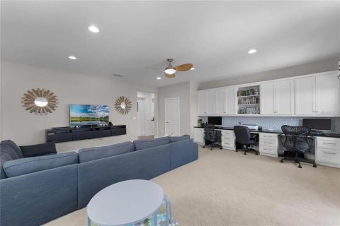 House in Winter Garden, Florida 5 bedrooms, 392.51 sq.m. № 2095250 - photo 24