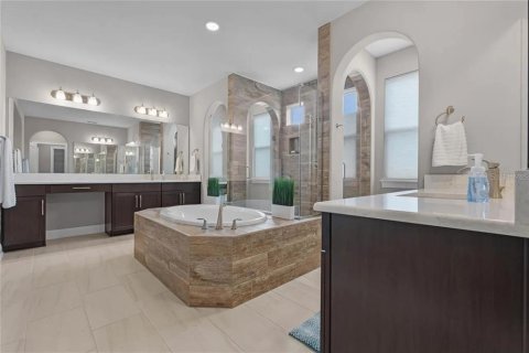 House in Winter Garden, Florida 5 bedrooms, 392.51 sq.m. № 2095250 - photo 29