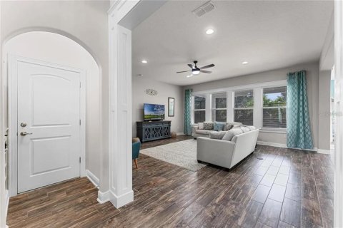House in Winter Garden, Florida 5 bedrooms, 392.51 sq.m. № 2095250 - photo 9