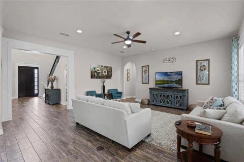 House in Winter Garden, Florida 5 bedrooms, 392.51 sq.m. № 2095250 - photo 11
