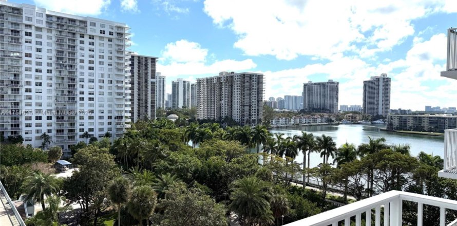 Condominio en Aventura, Florida, 2 dormitorios № 1861625