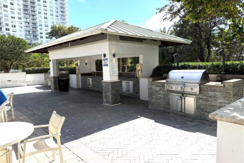 Condo in Aventura, Florida, 2 bedrooms  № 1861625 - photo 15