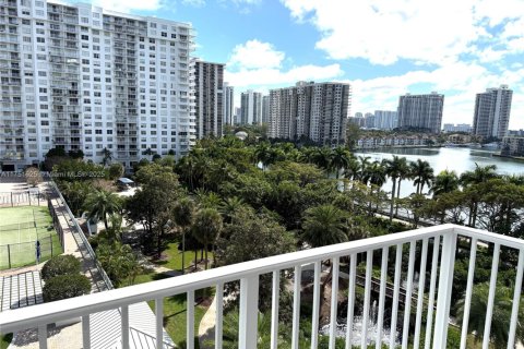 Condo in Aventura, Florida, 2 bedrooms  № 1861625 - photo 3