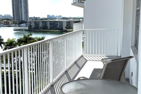 Condo in Aventura, Florida, 2 bedrooms  № 1861625 - photo 8