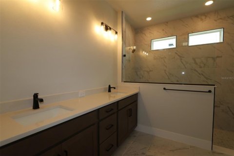 House in Parrish, Florida 4 bedrooms, 224.73 sq.m. № 1574345 - photo 9