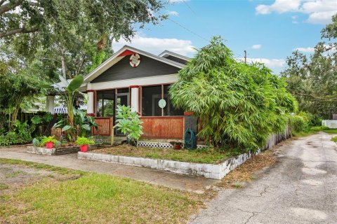 House in Tampa, Florida 2 bedrooms, 93.46 sq.m. № 1907577 - photo 6