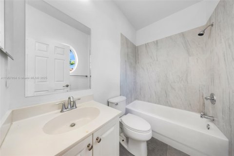 Townhouse in Miramar, Florida 3 bedrooms, 115.29 sq.m. № 1965716 - photo 14