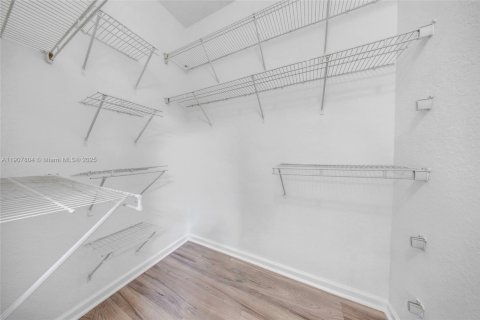 Townhouse in Miramar, Florida 3 bedrooms, 115.29 sq.m. № 1965716 - photo 11