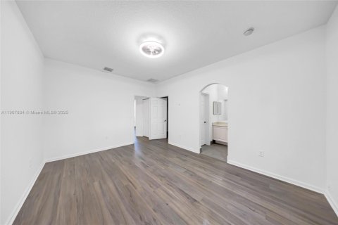 Townhouse in Miramar, Florida 3 bedrooms, 115.29 sq.m. № 1965716 - photo 9