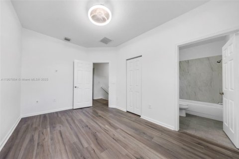 Townhouse in Miramar, Florida 3 bedrooms, 115.29 sq.m. № 1965716 - photo 12