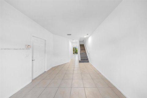 Townhouse in Miramar, Florida 3 bedrooms, 115.29 sq.m. № 1965716 - photo 2