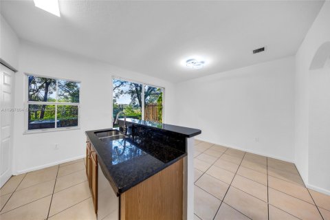 Townhouse in Miramar, Florida 3 bedrooms, 115.29 sq.m. № 1965716 - photo 6