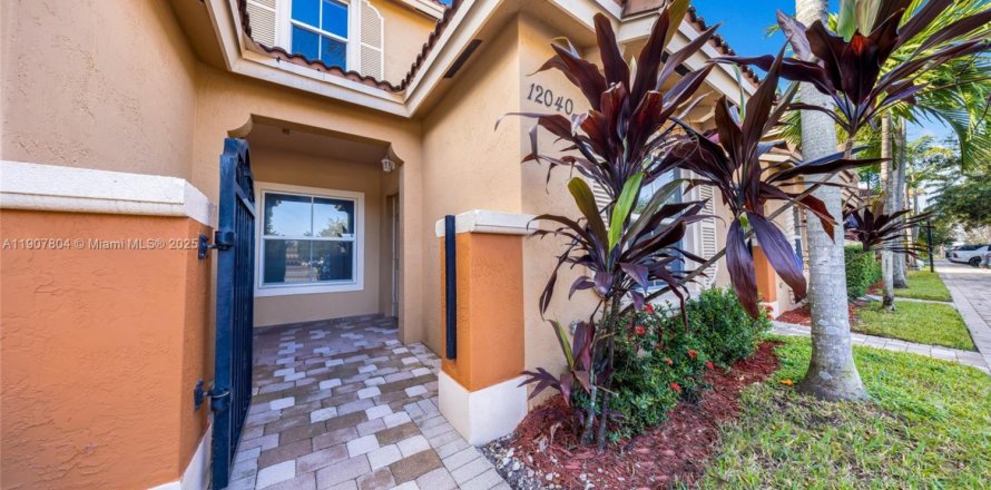 Townhouse in Miramar, Florida 3 bedrooms, 115.29 sq.m. № 1965716