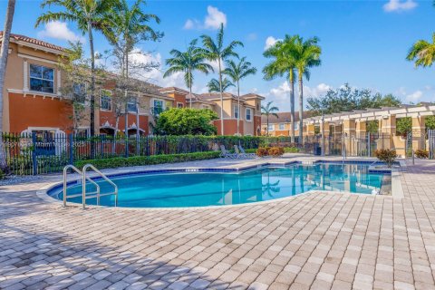 Townhouse in Miramar, Florida 3 bedrooms, 115.29 sq.m. № 1965716 - photo 19