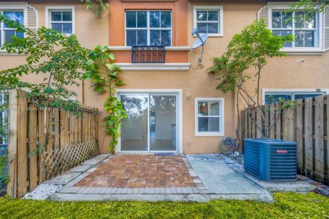 Townhouse in Miramar, Florida 3 bedrooms, 115.29 sq.m. № 1965716 - photo 17