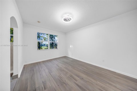 Townhouse in Miramar, Florida 3 bedrooms, 115.29 sq.m. № 1965716 - photo 8