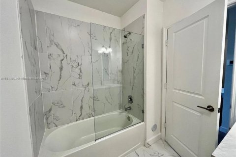 Townhouse in Florida City, Florida 4 bedrooms, 124.3 sq.m. № 1820415 - photo 28