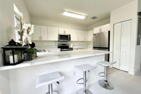 Townhouse in Florida City, Florida 4 bedrooms, 124.3 sq.m. № 1820415 - photo 5