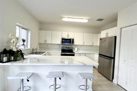 Townhouse in Florida City, Florida 4 bedrooms, 124.3 sq.m. № 1820415 - photo 7