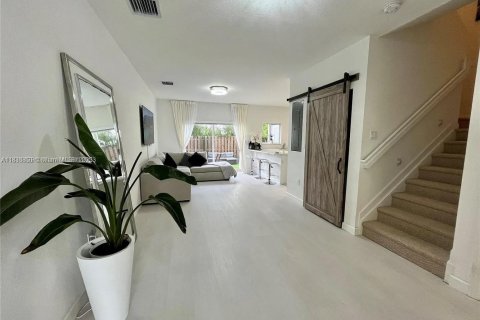 Townhouse in Florida City, Florida 4 bedrooms, 124.3 sq.m. № 1820415 - photo 3