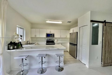 Townhouse in Florida City, Florida 4 bedrooms, 124.3 sq.m. № 1820415 - photo 6