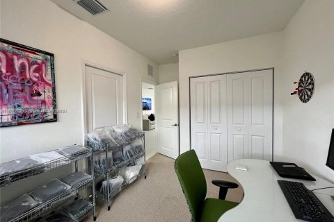 Townhouse in Florida City, Florida 4 bedrooms, 124.3 sq.m. № 1820415 - photo 12