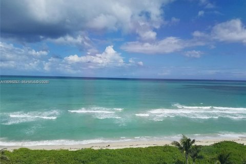 Condo in Miami Beach, Florida, 1 bedroom  № 2004947 - photo 9