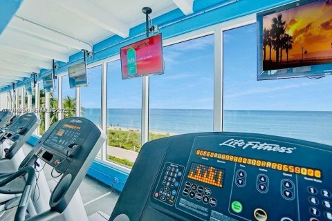 Condo in Miami Beach, Florida, 1 bedroom  № 2004947 - photo 17