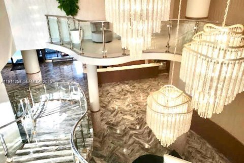 Condo in Miami Beach, Florida, 1 bedroom  № 2004947 - photo 8