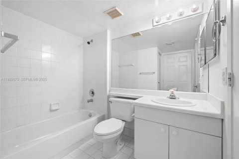 Купить кондоминиум в Дейви, Флорида 2 спальни, 104.42м2, № 1976503 - фото 11