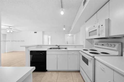 Купить кондоминиум в Дейви, Флорида 2 спальни, 104.42м2, № 1976503 - фото 10