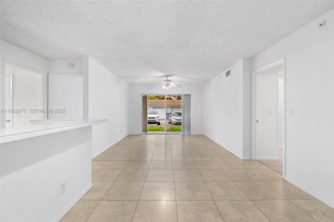 Купить кондоминиум в Дейви, Флорида 2 спальни, 104.42м2, № 1976503 - фото 5